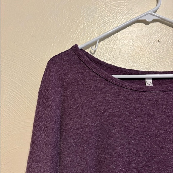 Chic Women's Purple Sweatshirt with Button Details - Picture 6 of 8